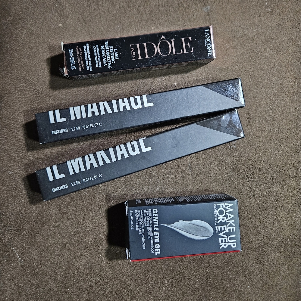lots of 4 eye make up